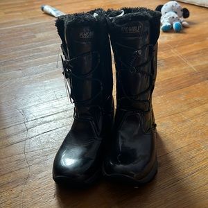 Never worn with tags khombu winter boots